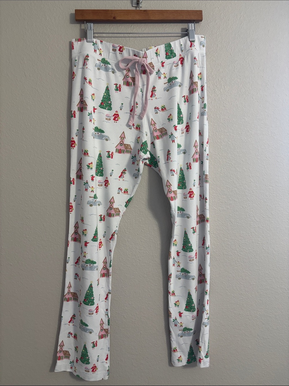 The Beaufort Bonnet Co White Christmas Tree & Village Print Pajama Pants Size L